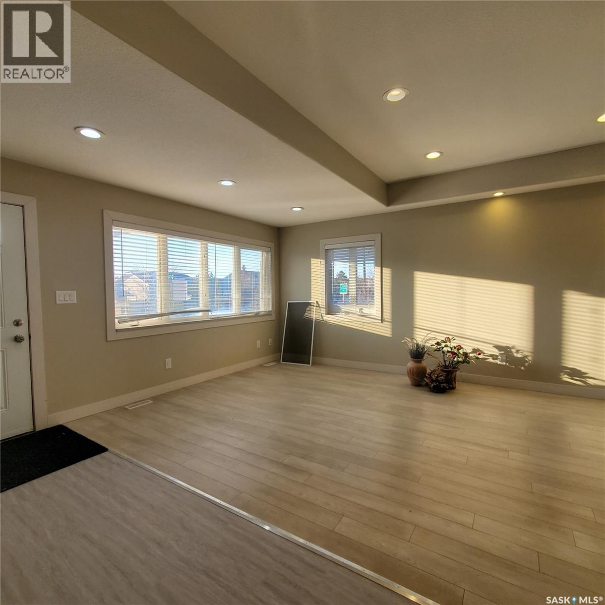 28 1703 Patrick Crescent Property Photo 6