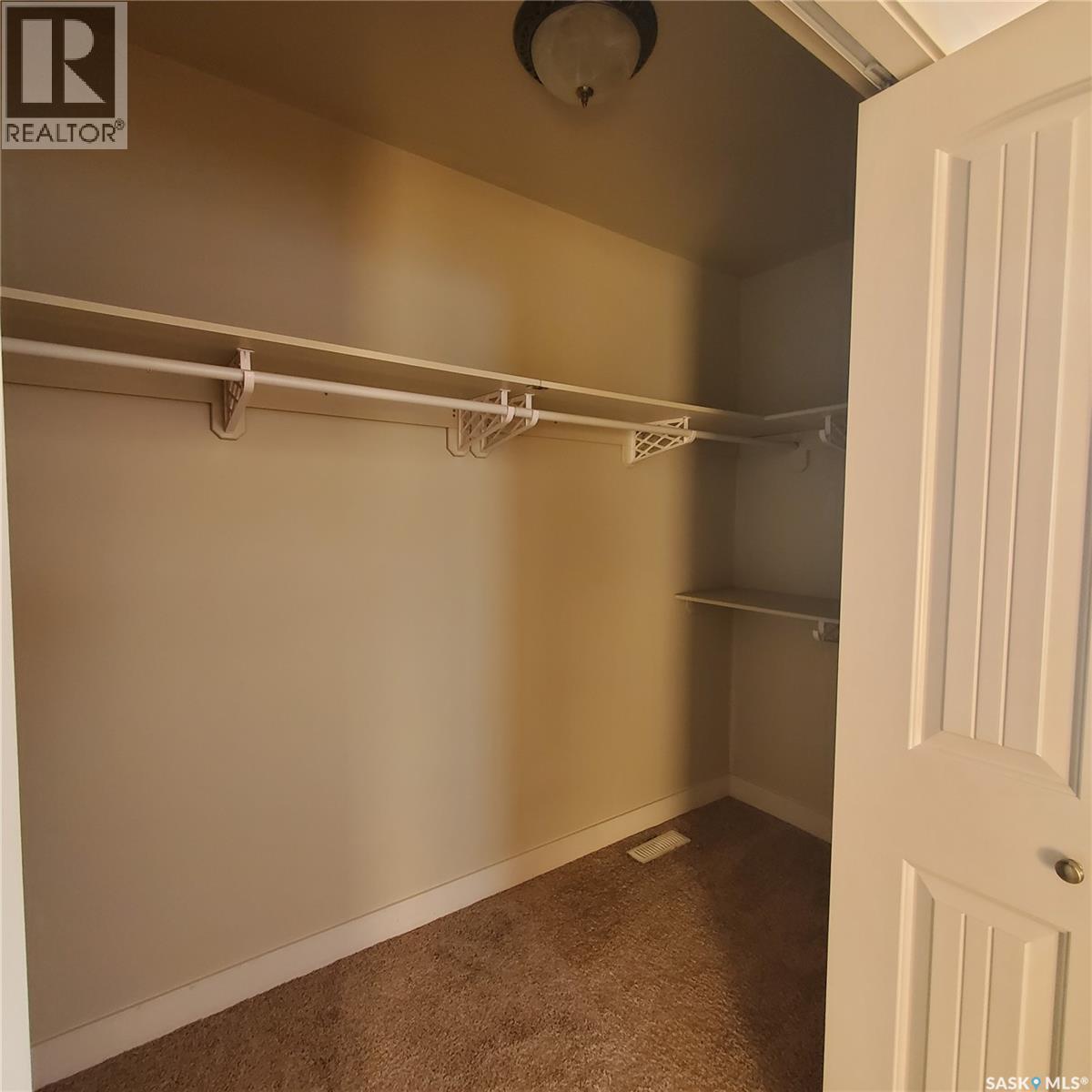 28 1703 Patrick Crescent Property Photo 14