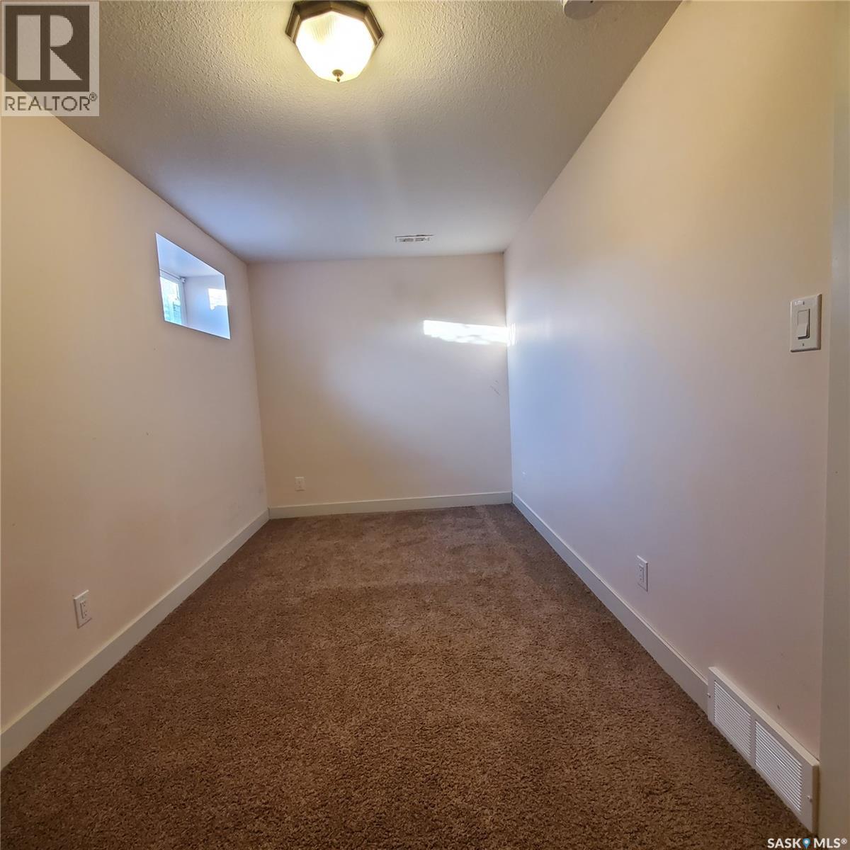 28 1703 Patrick Crescent Property Photo 26