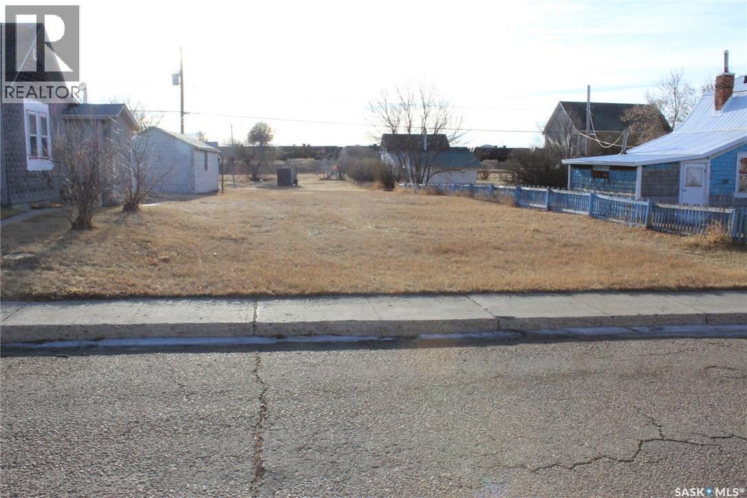 274 2nd AVENUE E Property Photo 1