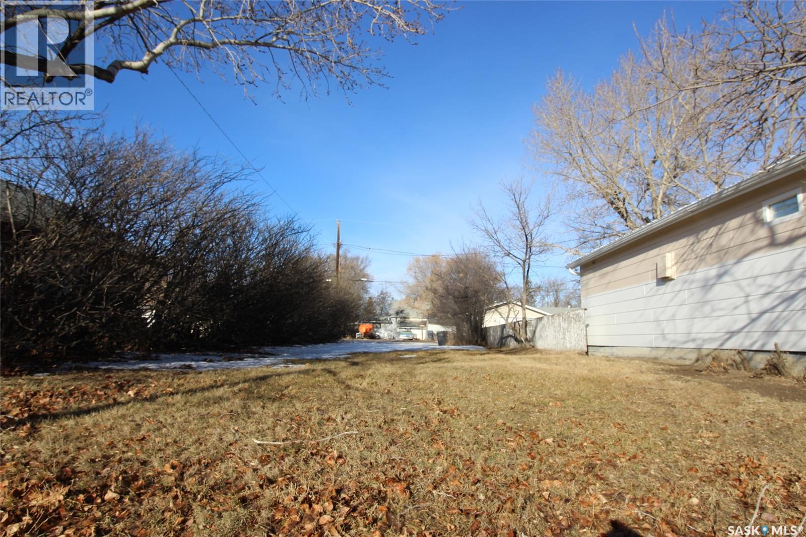289 2nd AVENUE E Property Photo 1