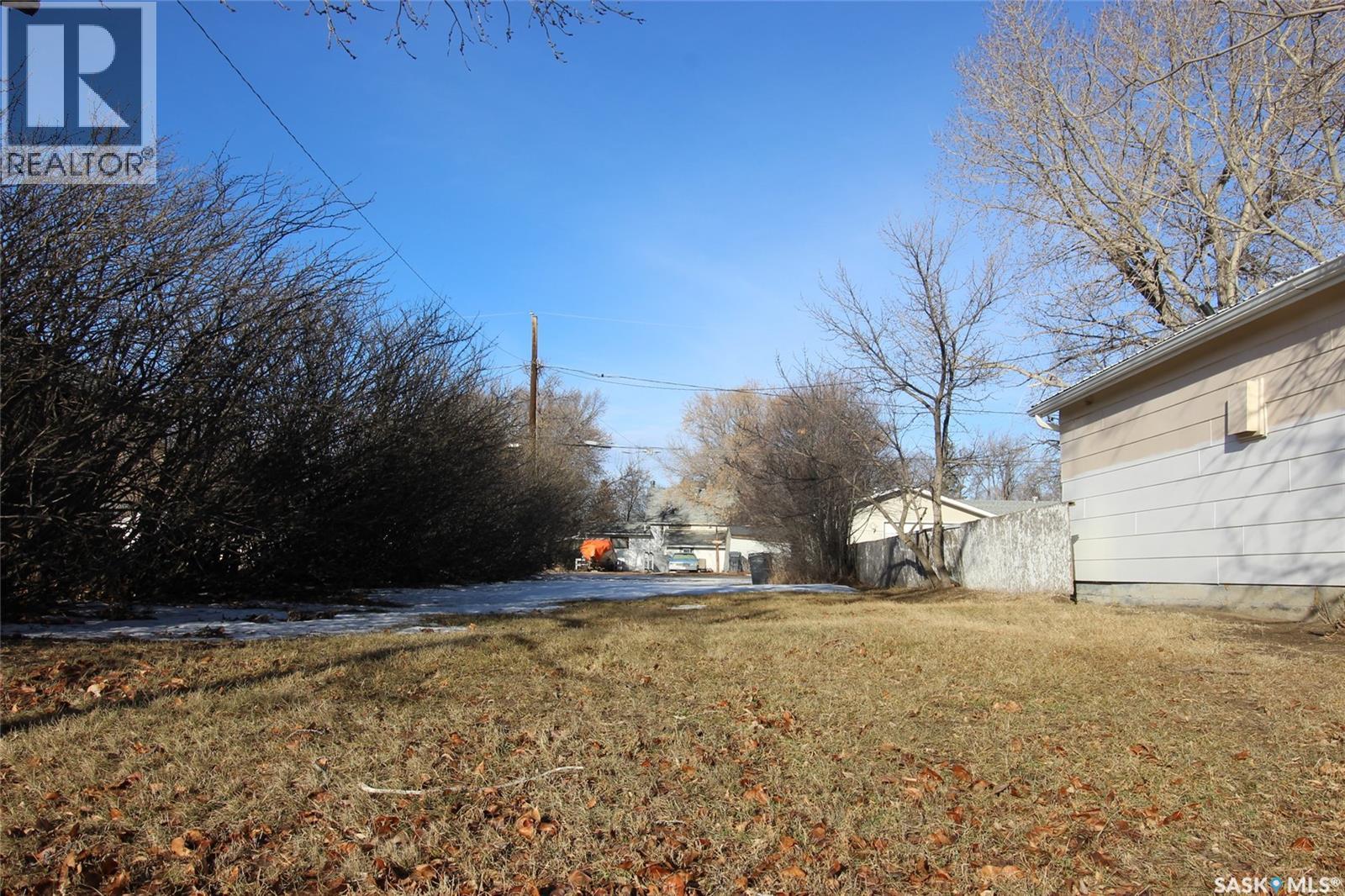 289 2nd Avenue E Property Photo 2