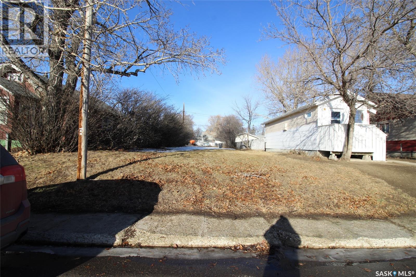 289 2nd Avenue E Property Photo 3