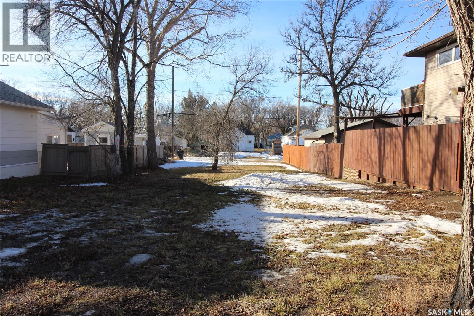 347 4th Street E Property Photo 1