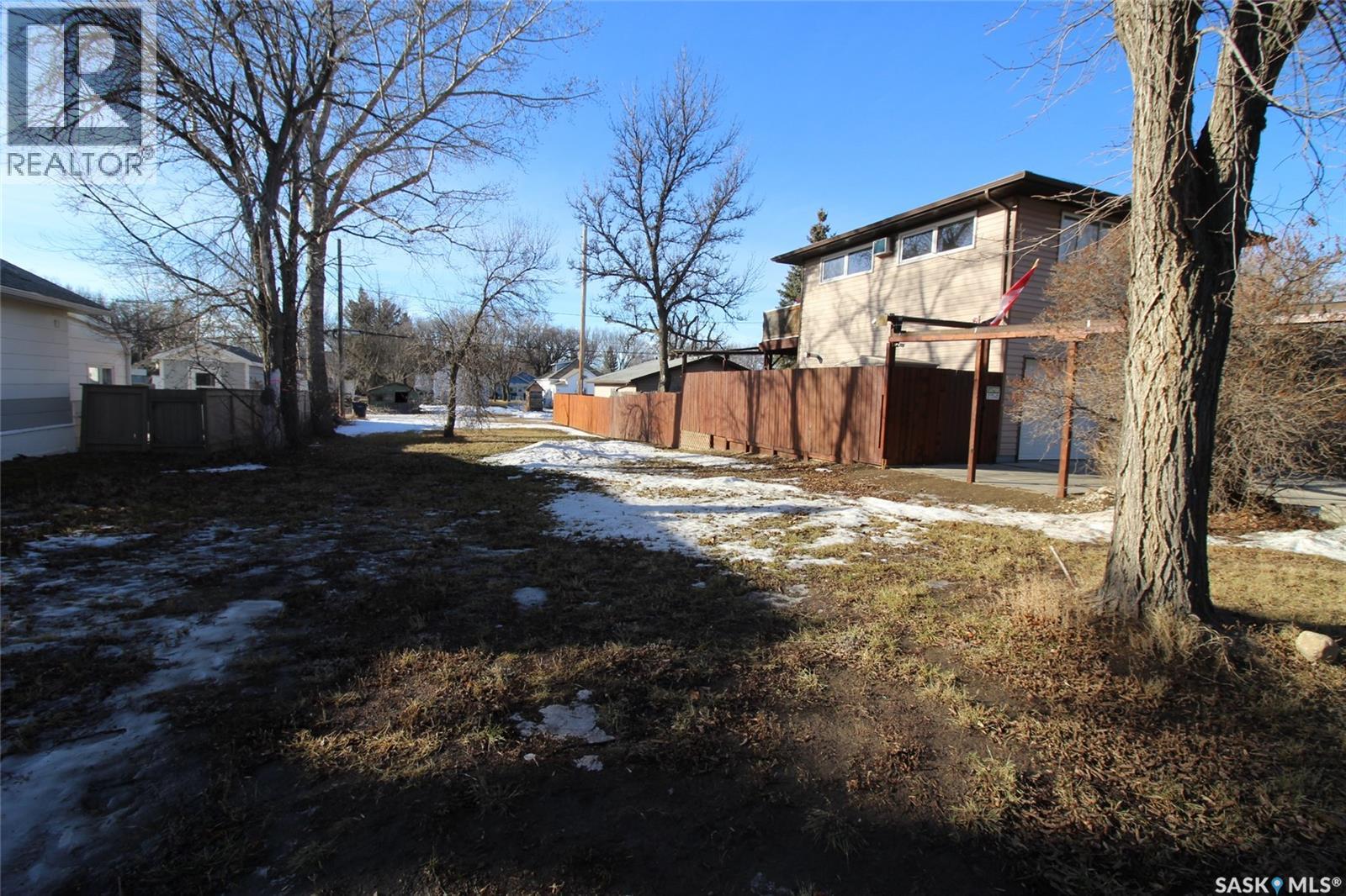 347 4th Street E Property Photo 3