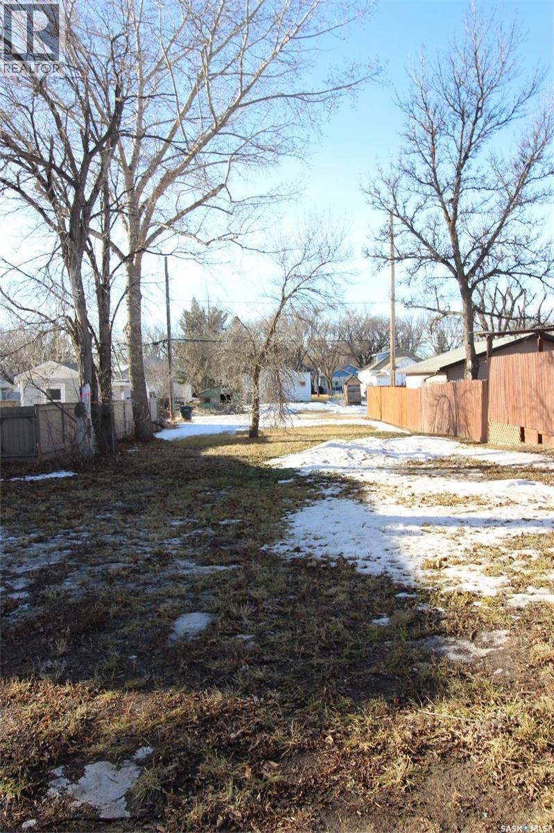 347 4th Street E Property Photo 4