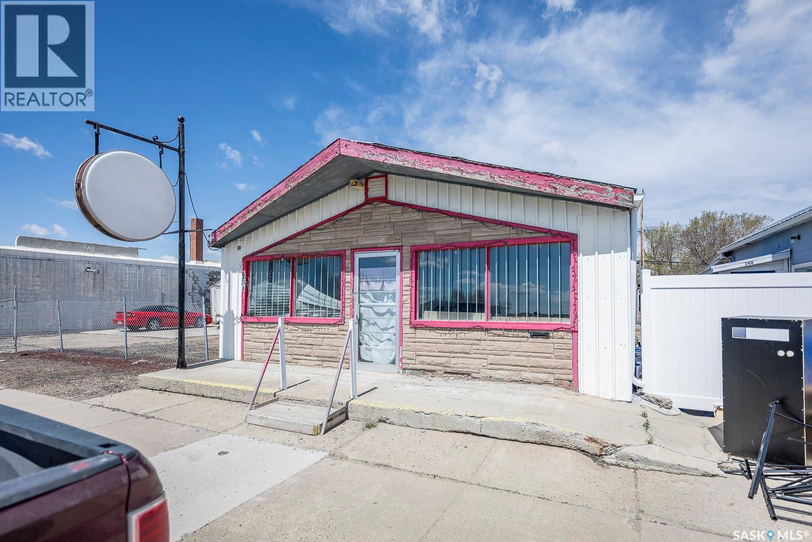 254 Railway Avenue Property Photo 1