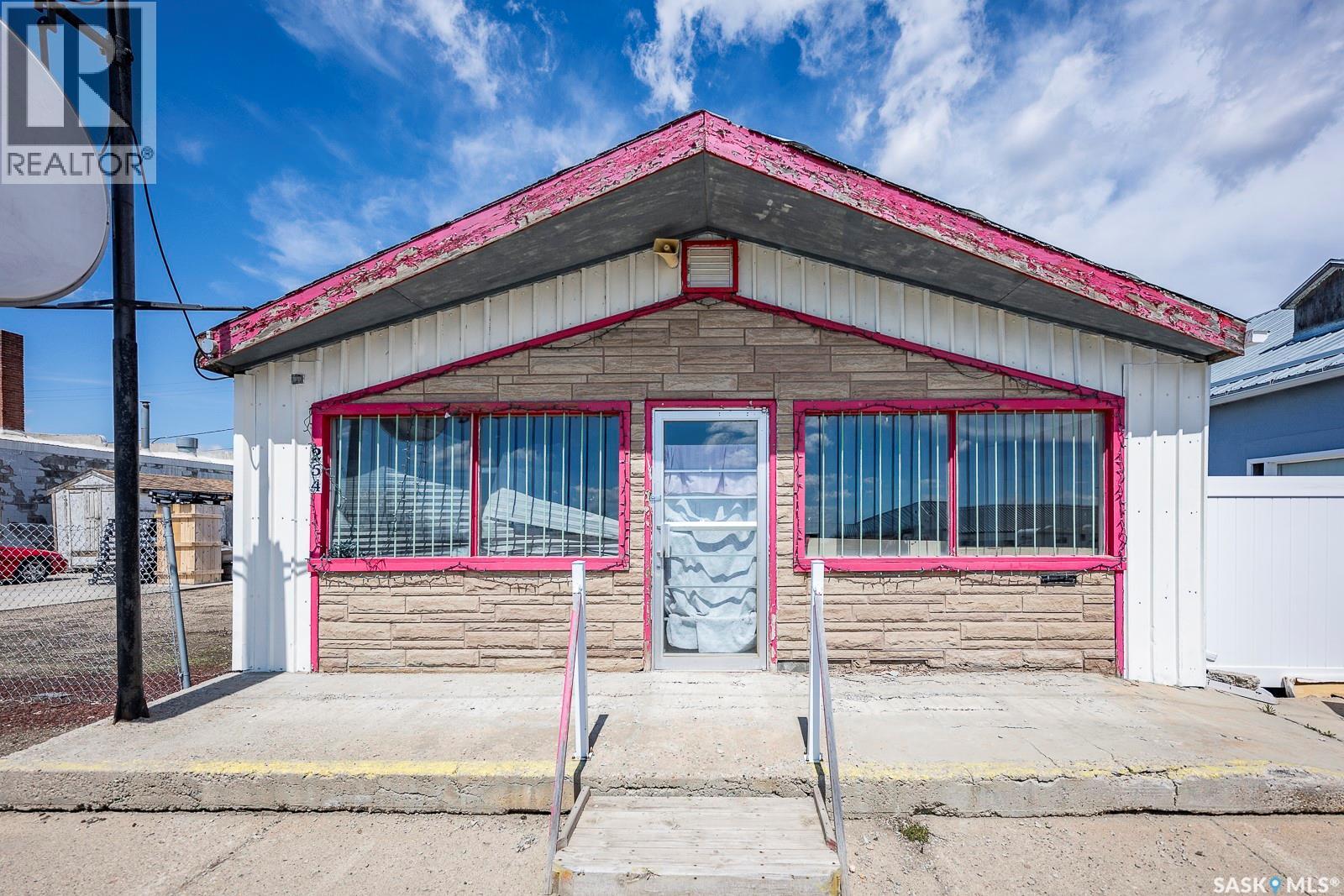 254 Railway Avenue Property Photo 2