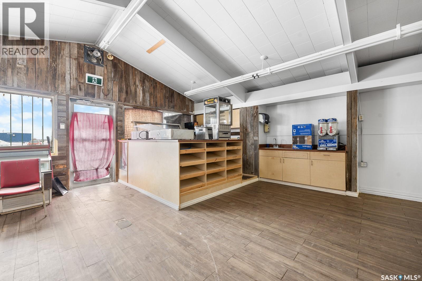 254 Railway Avenue Property Photo 4