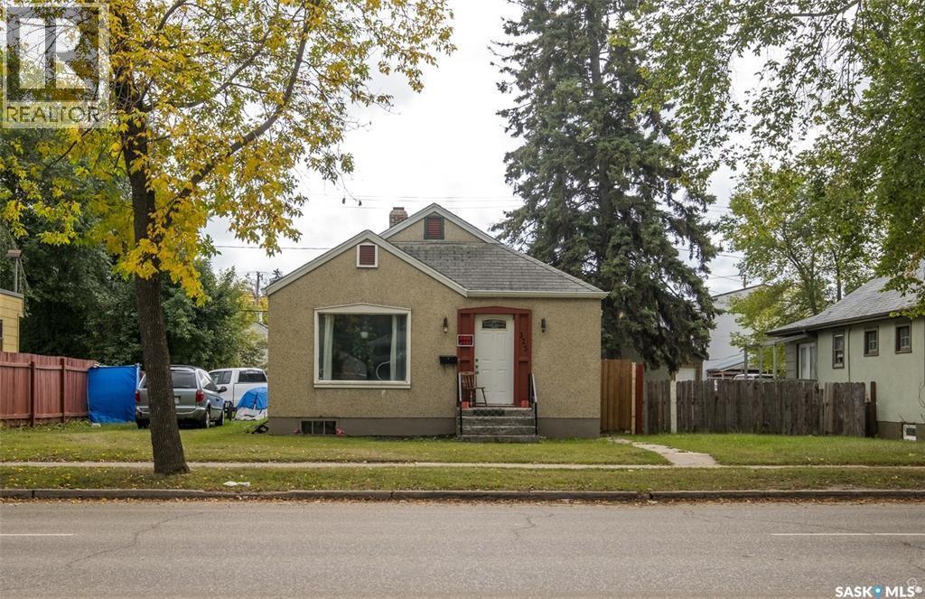 325 15th STREET W