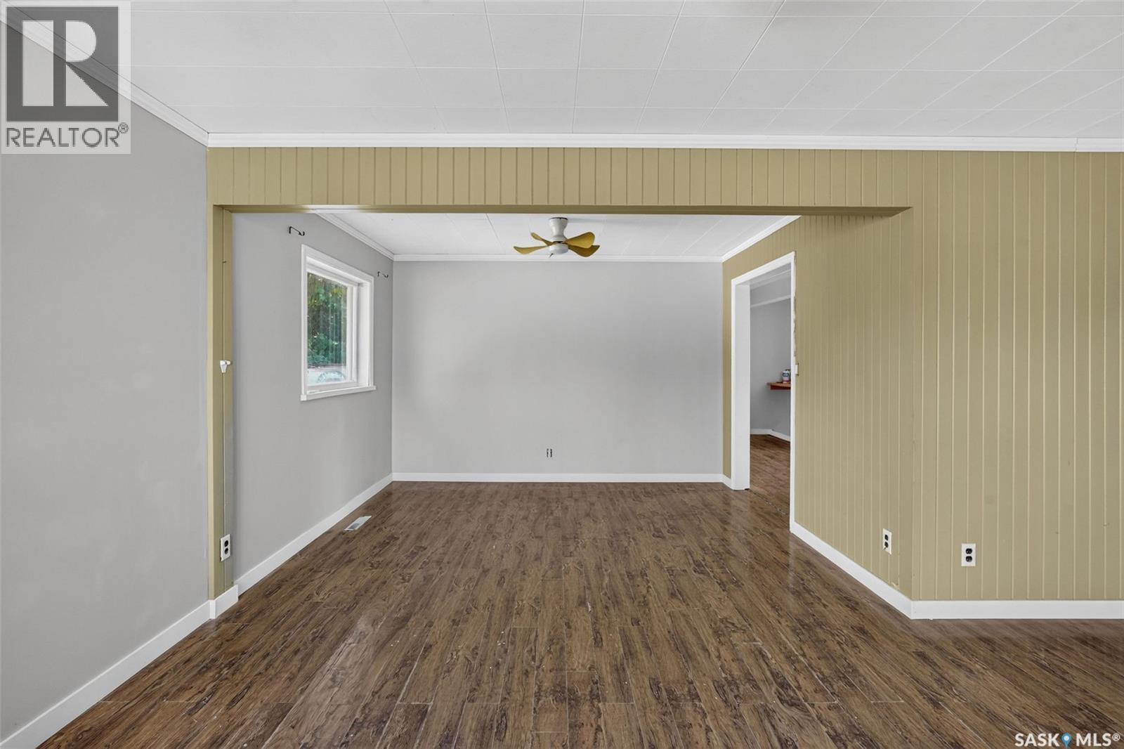 453 21st Street E Property Photo 5