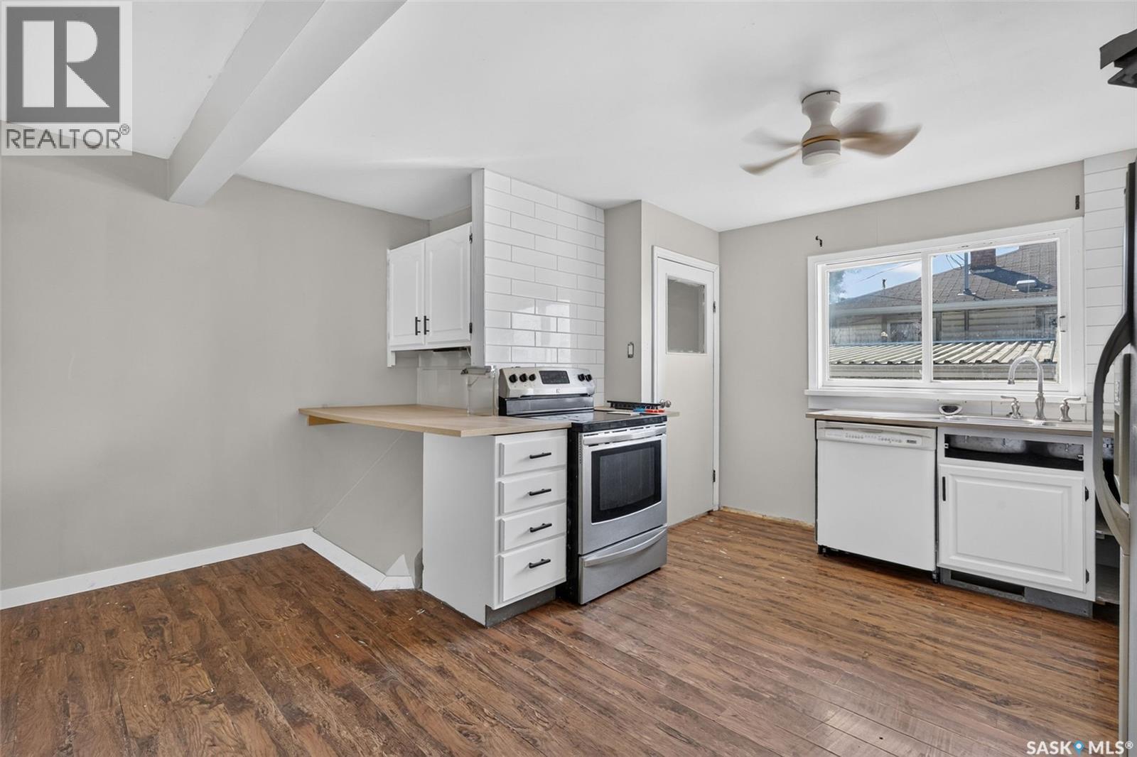 453 21st Street E Property Photo 7