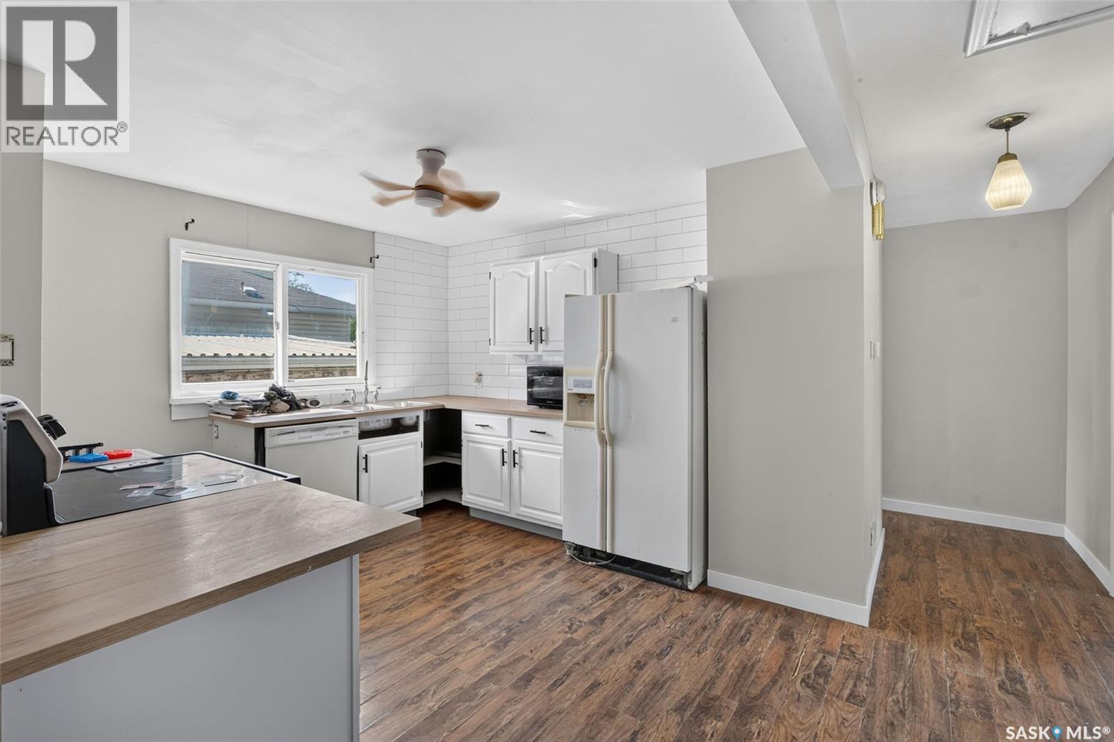 453 21st Street E Property Photo 8