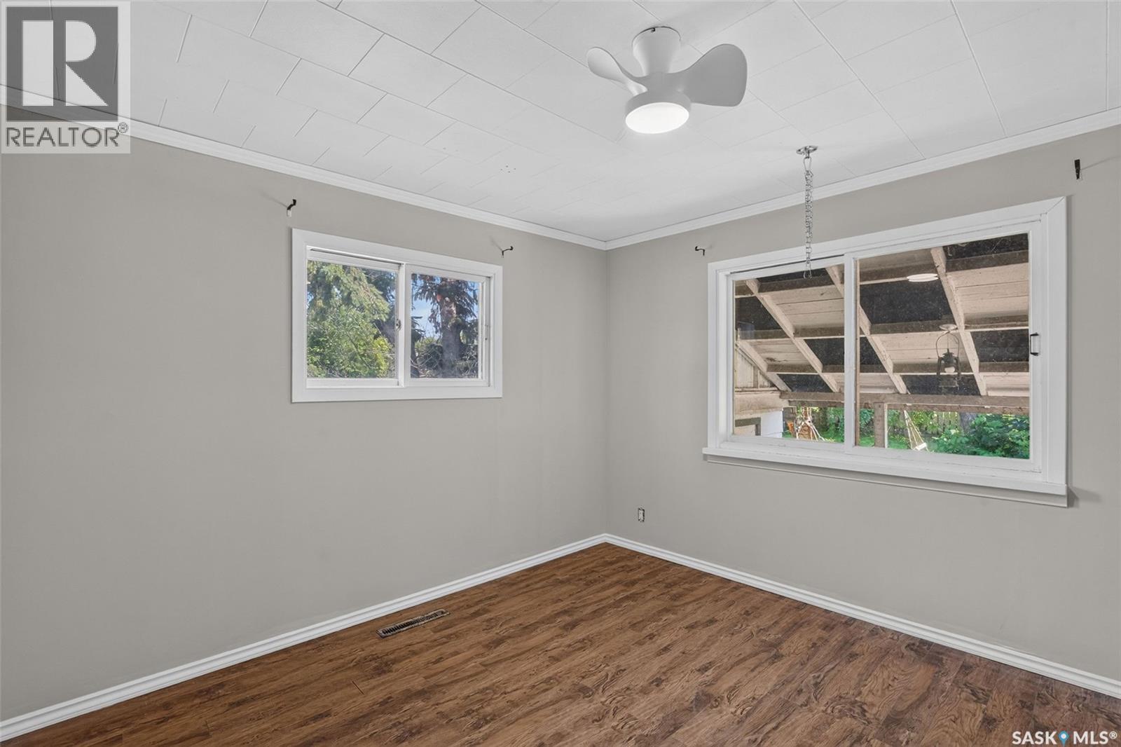 453 21st Street E Property Photo 11