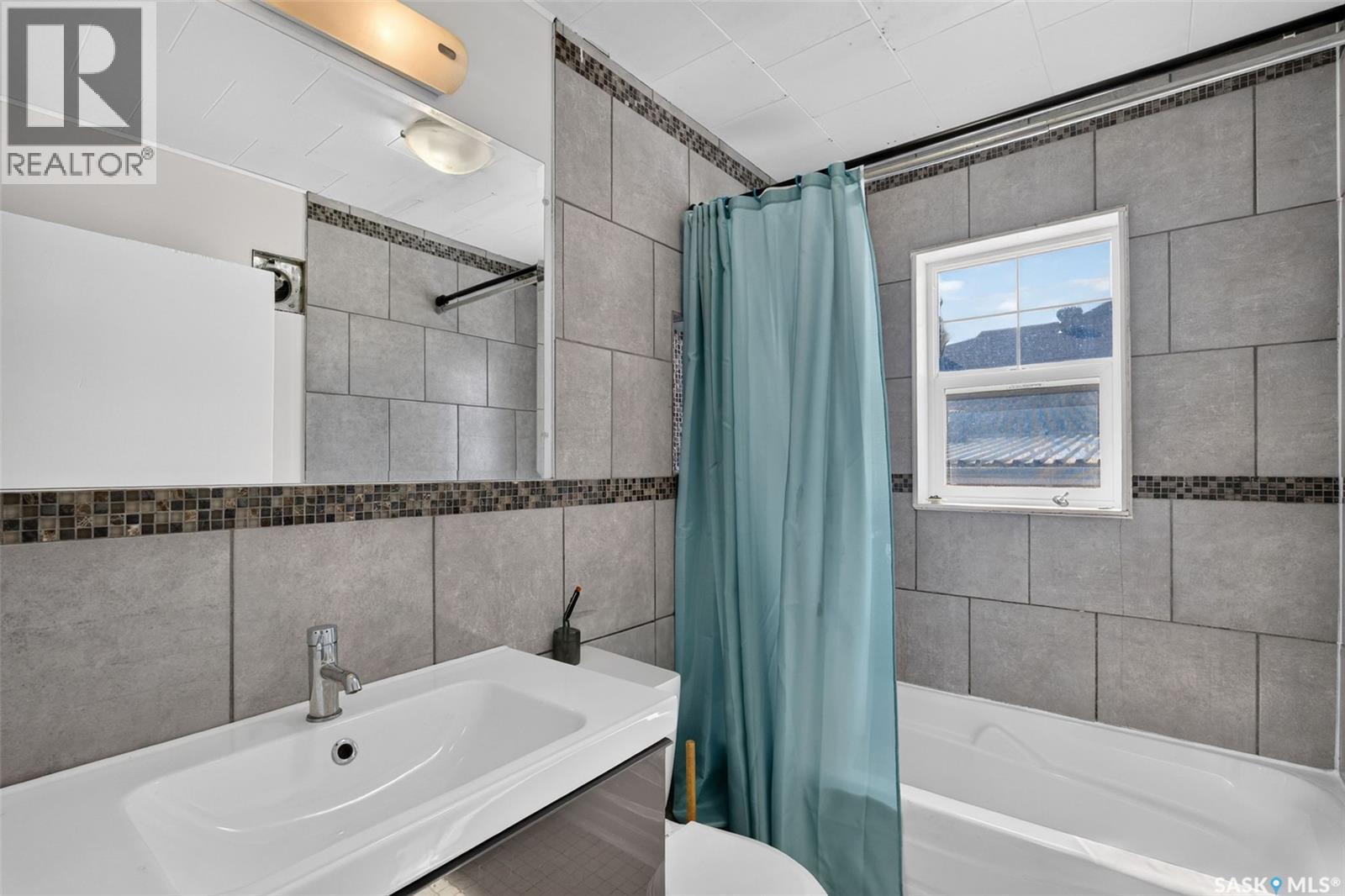 453 21st Street E Property Photo 14