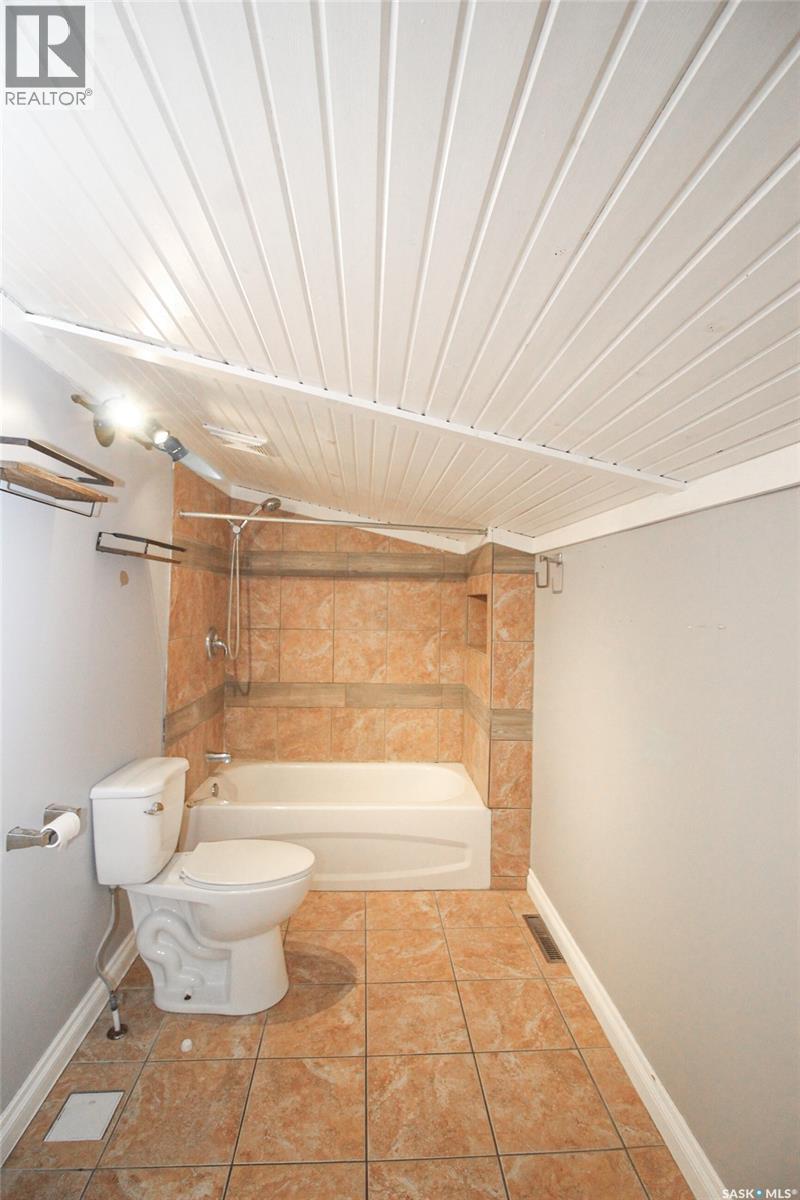 689 2nd Street W Property Photo 10