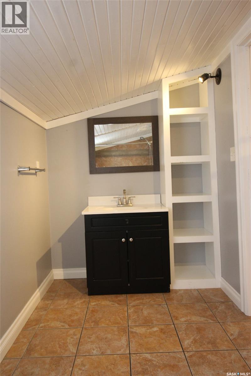 689 2nd Street W Property Photo 12