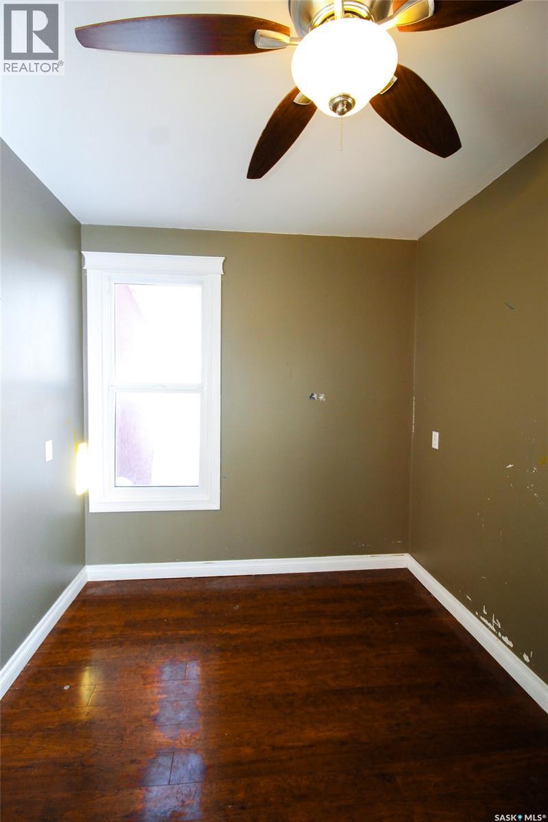 689 2nd Street W Property Photo 15