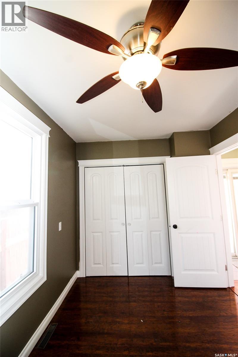 689 2nd Street W Property Photo 16