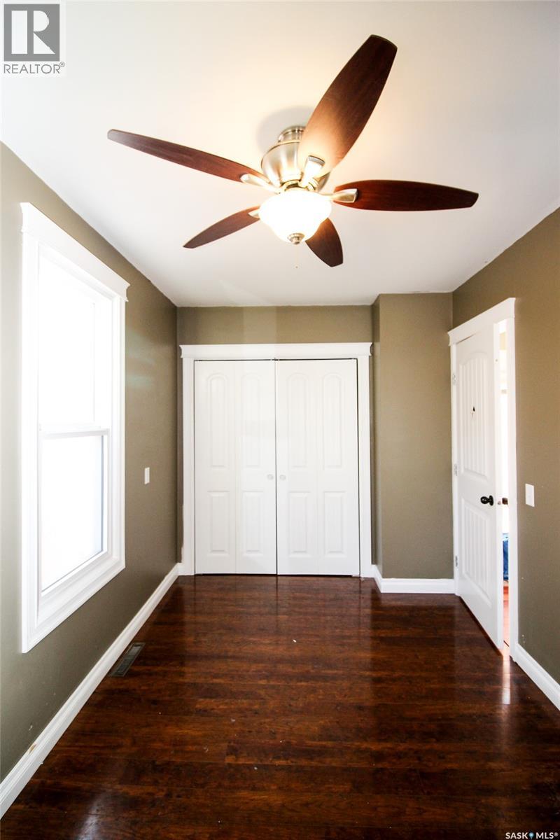689 2nd Street W Property Photo 17