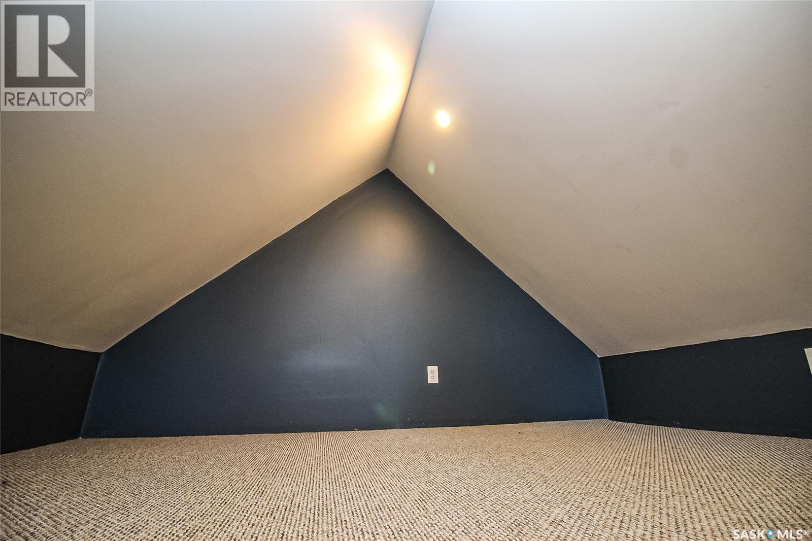 689 2nd Street W Property Photo 19