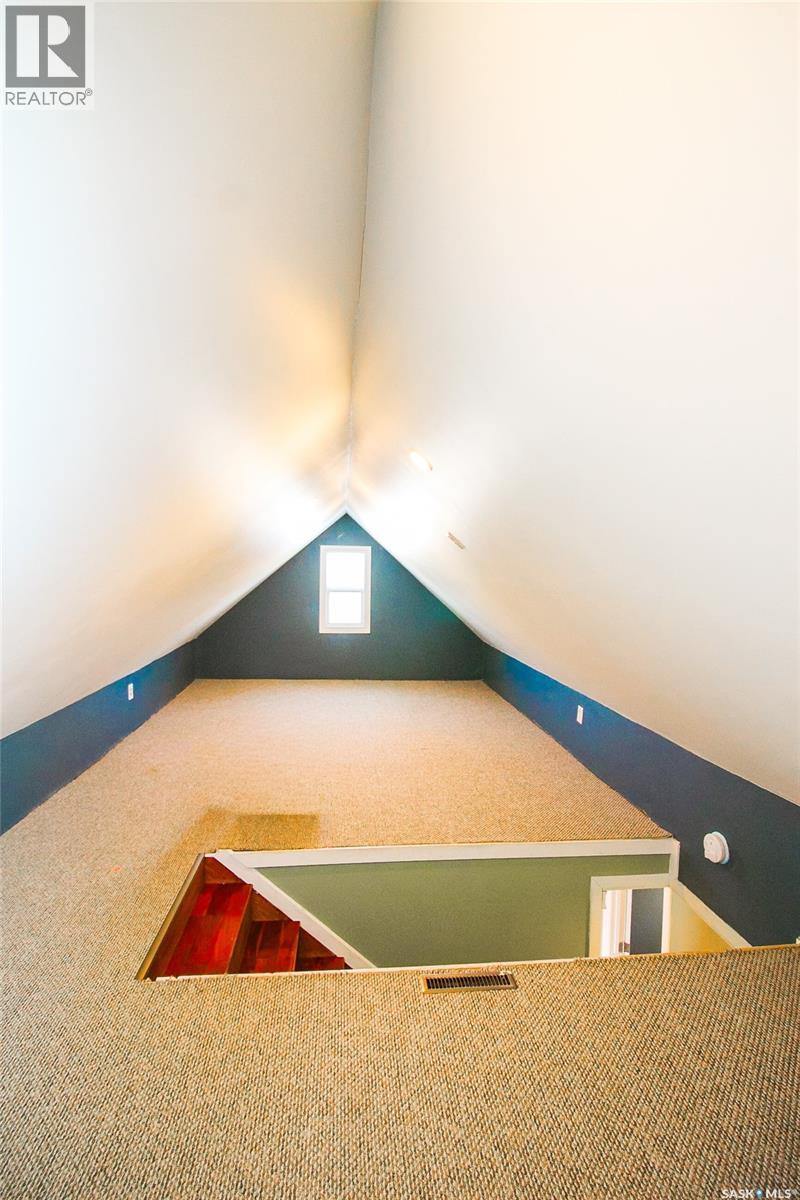 689 2nd Street W Property Photo 20