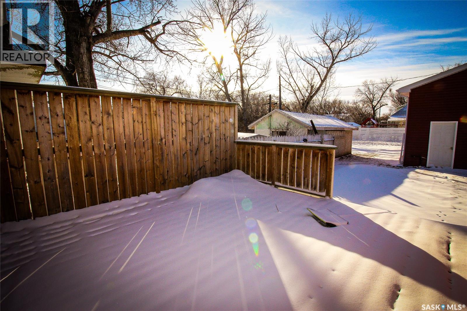 689 2nd Street W Property Photo 22
