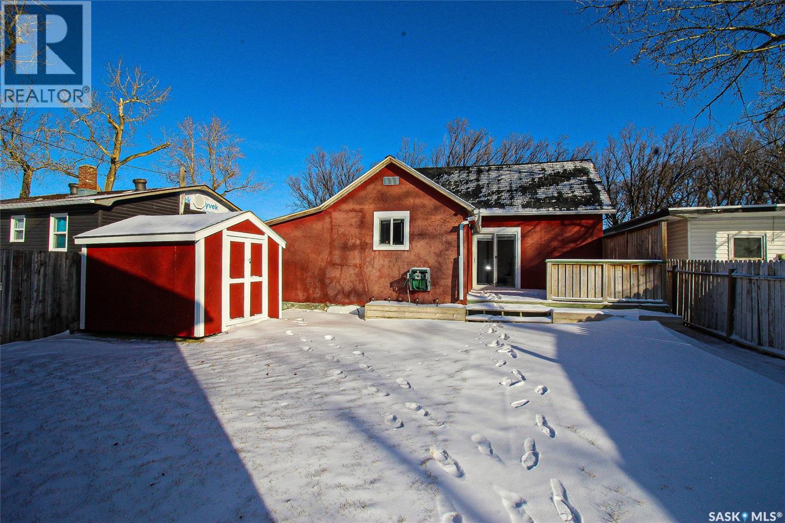 689 2nd Street W Property Photo 26