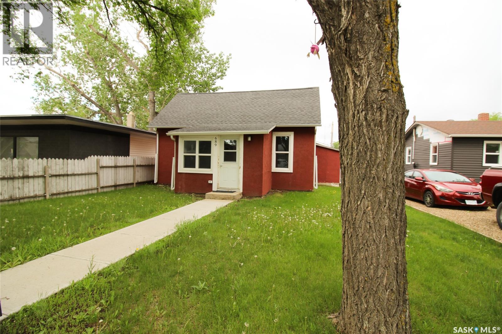 689 2nd Street W Property Photo 30