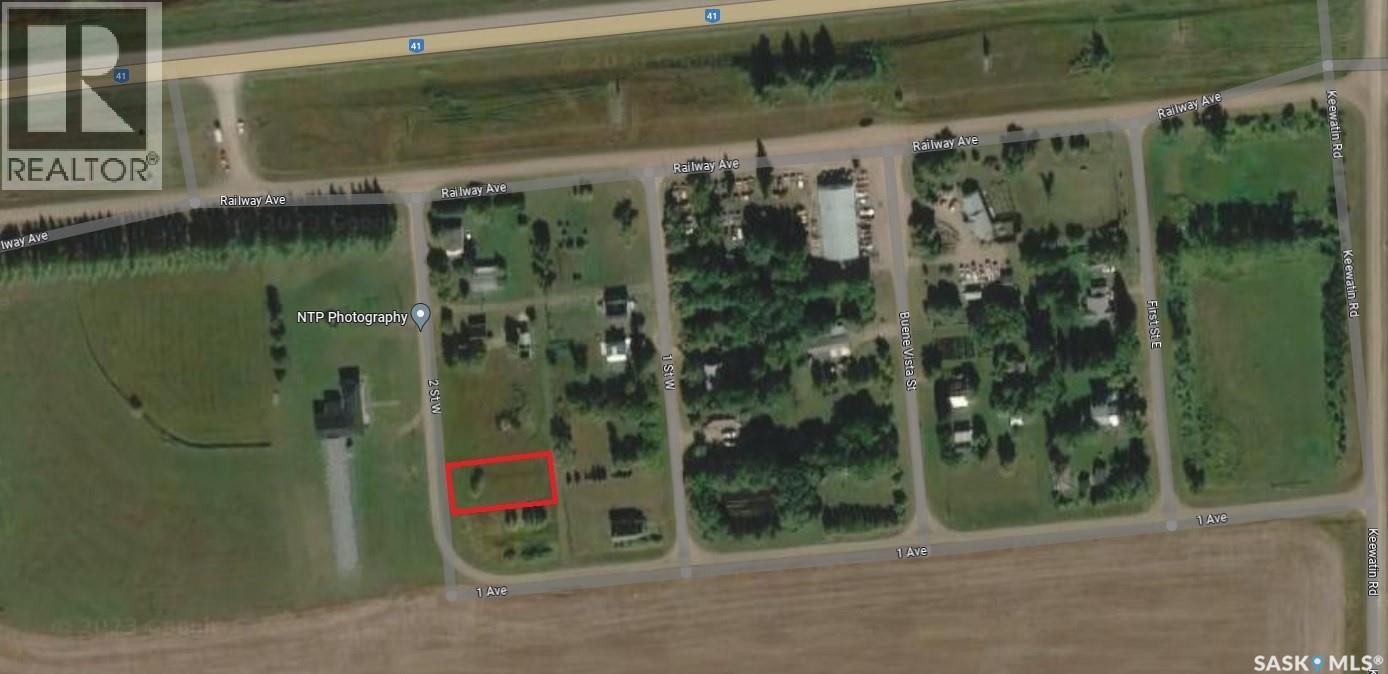 110 2nd Street W Property Photo 1