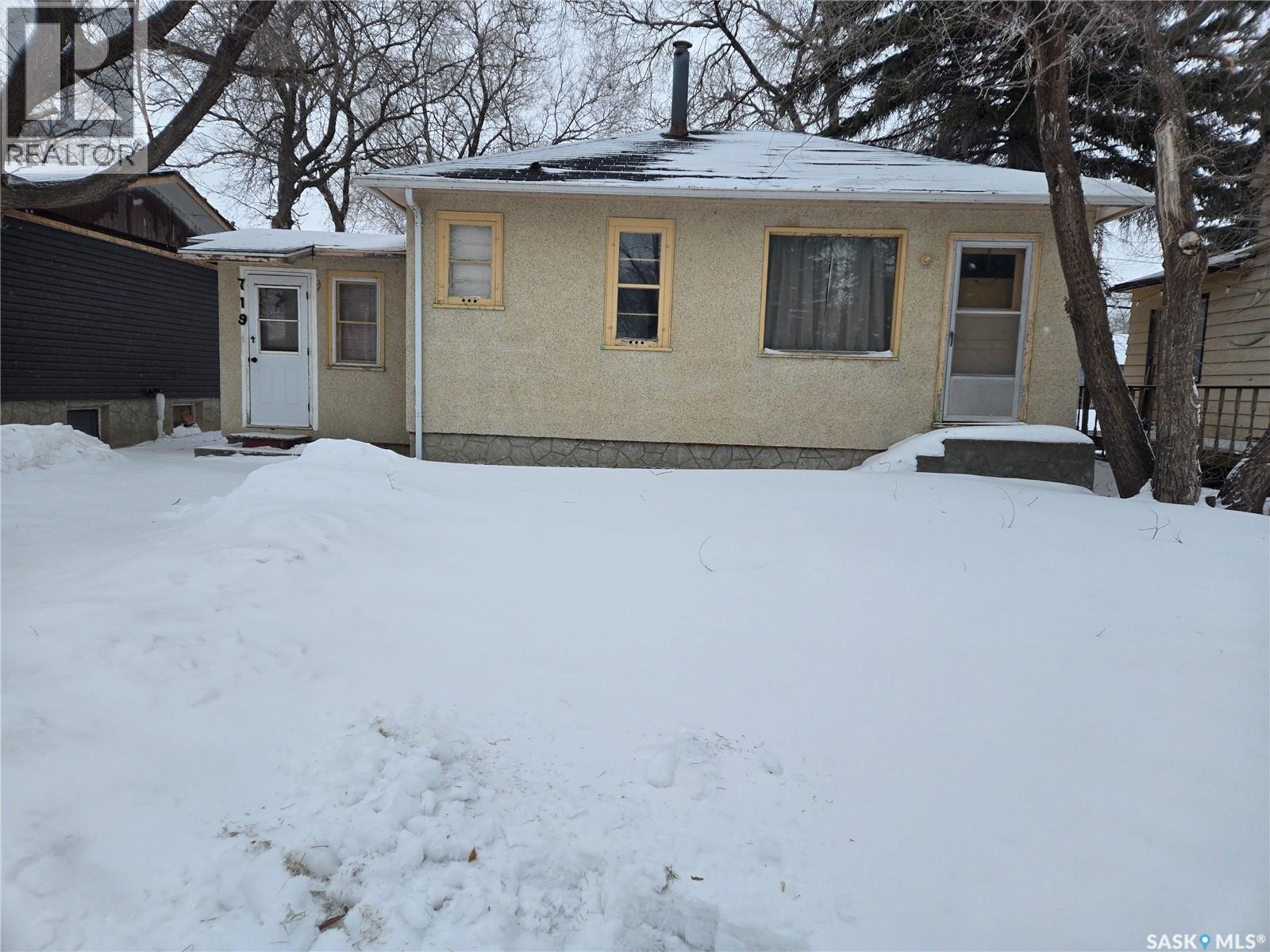 719 Main STREET Property Photo 1
