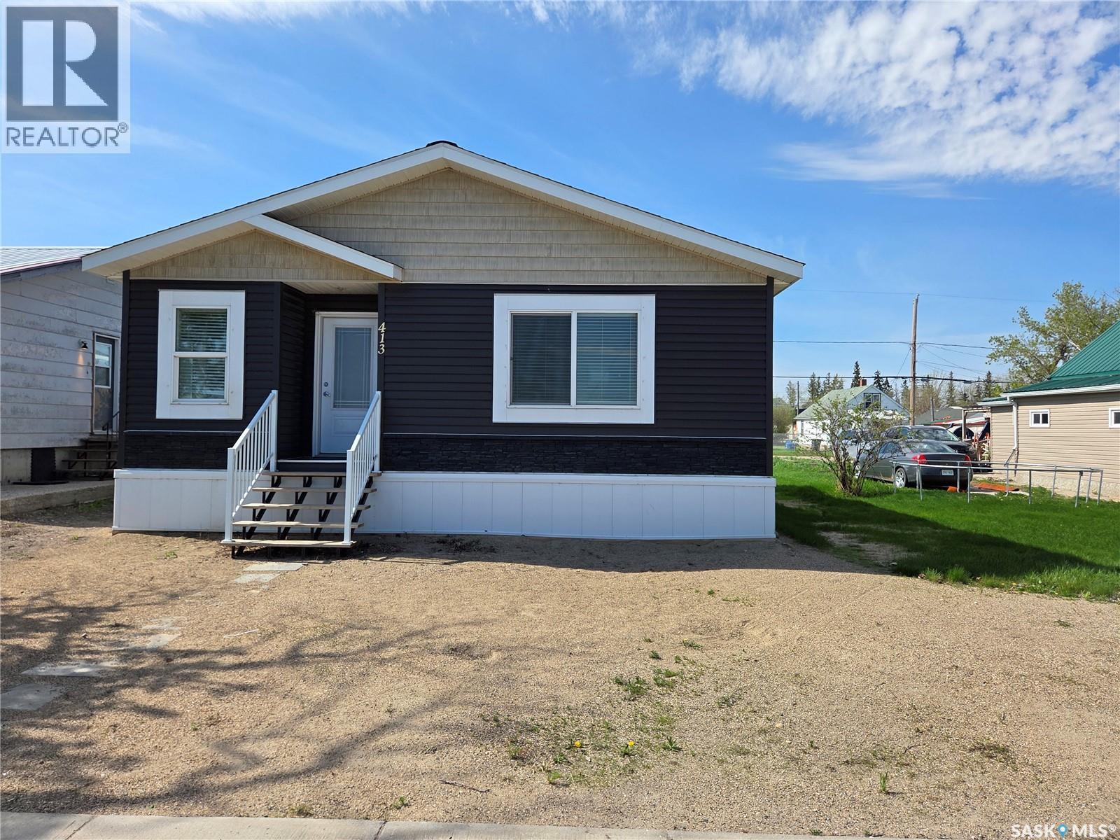 413 Railway Street Property Photo 4