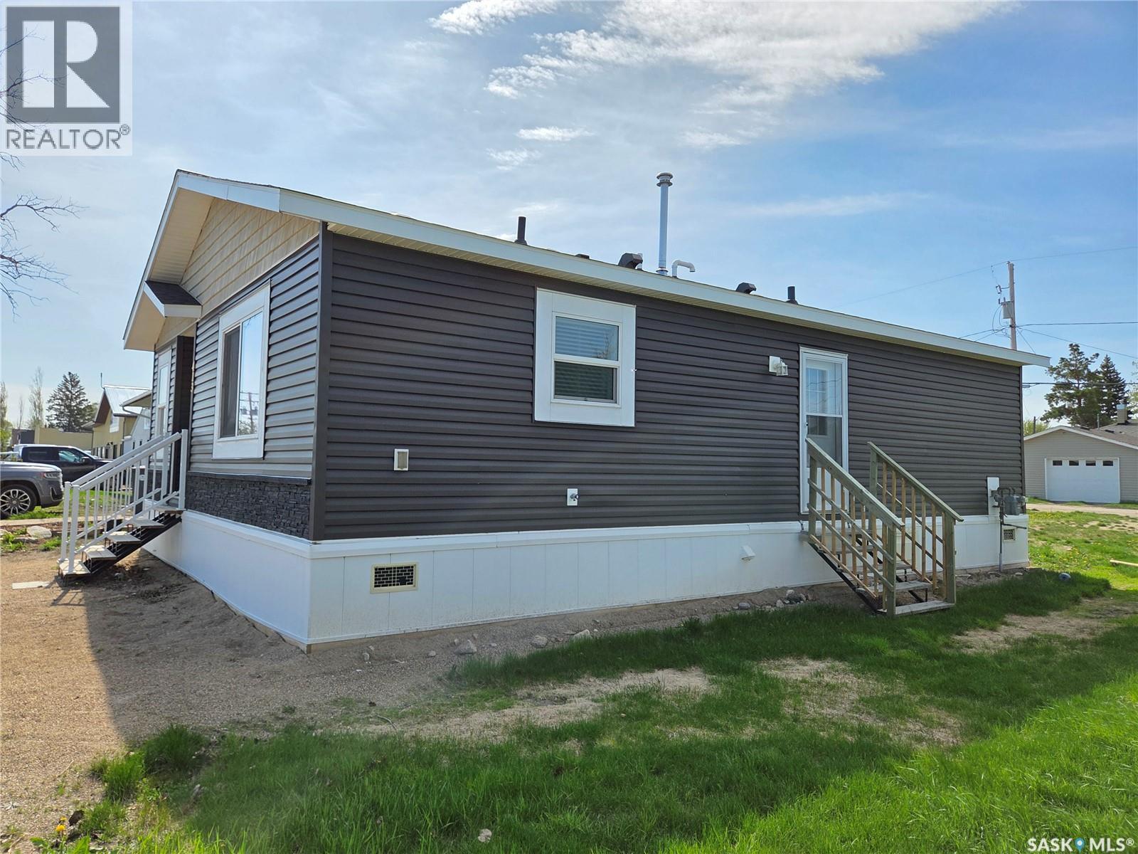 413 Railway Street Property Photo 5