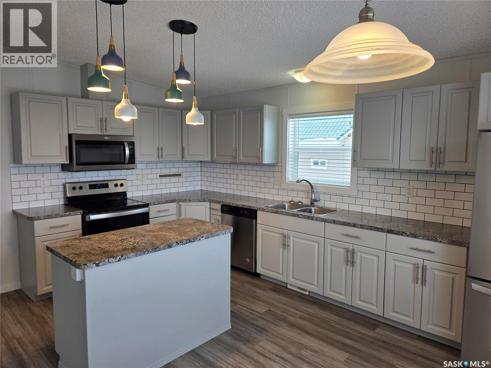 413 Railway Street Property Photo 18