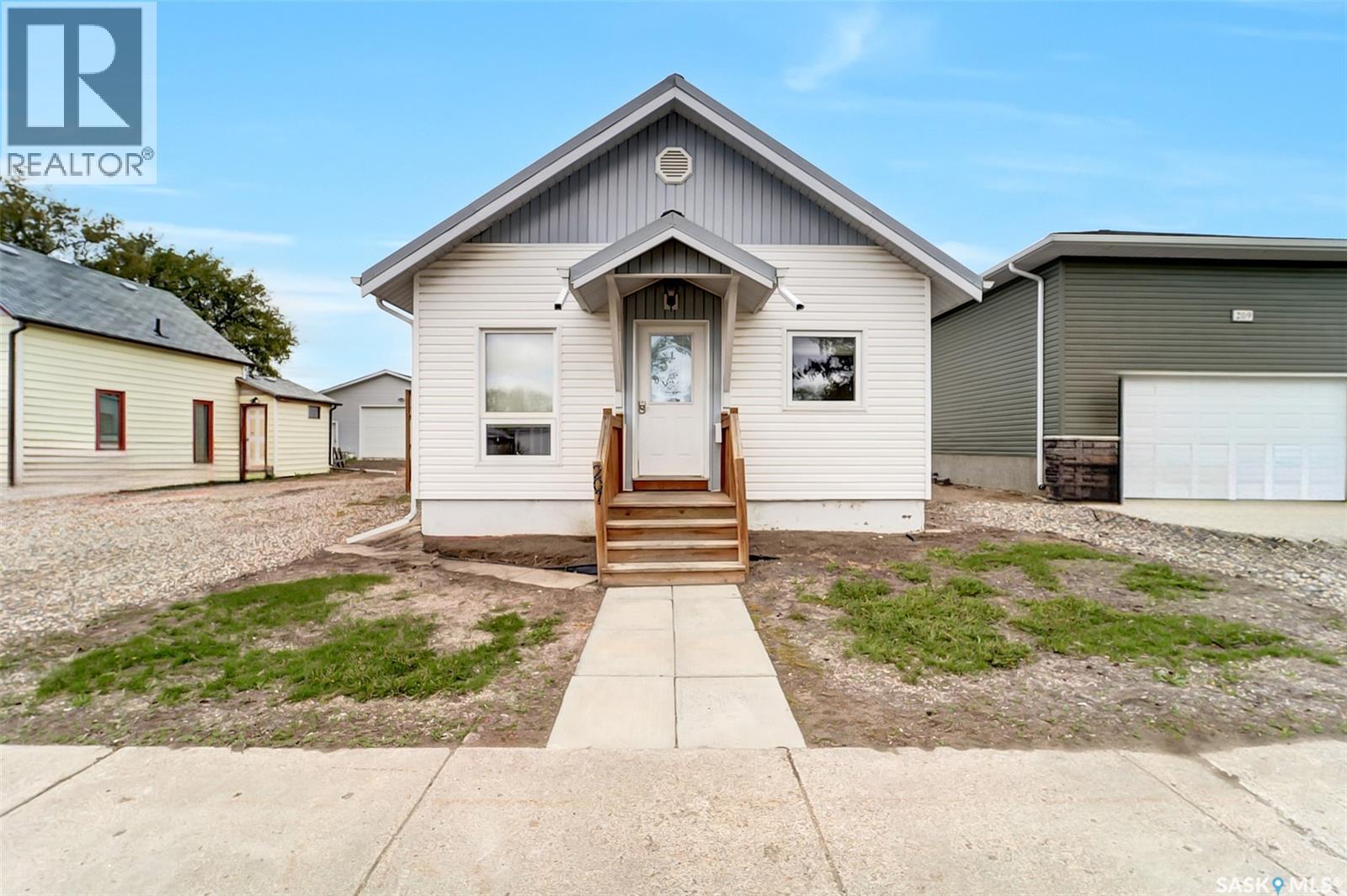 207 5th Avenue E Property Photo 1