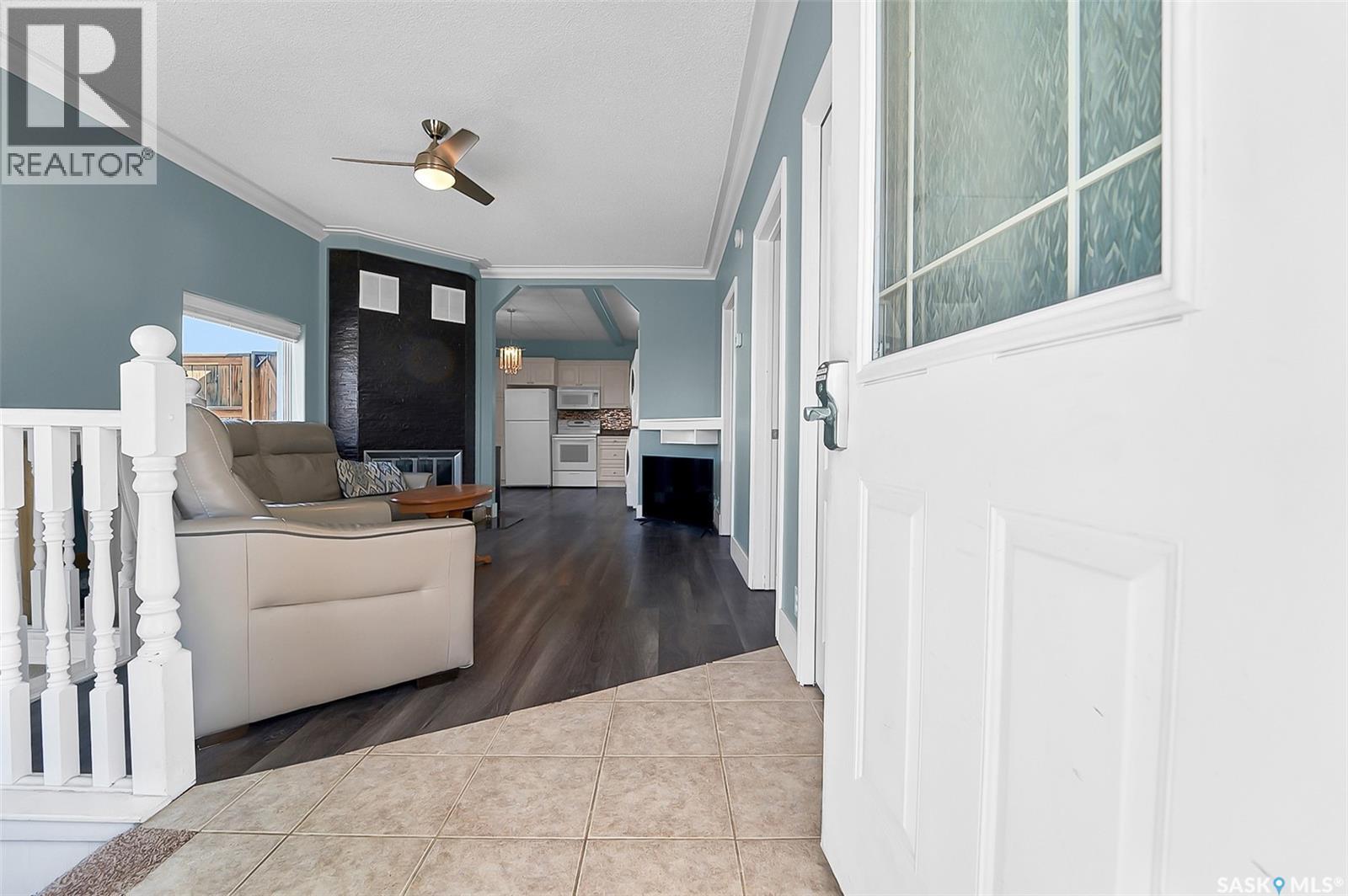 207 5th Avenue E Property Photo 3
