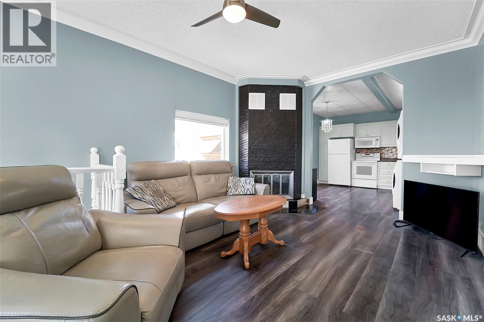 207 5th Avenue E Property Photo 5