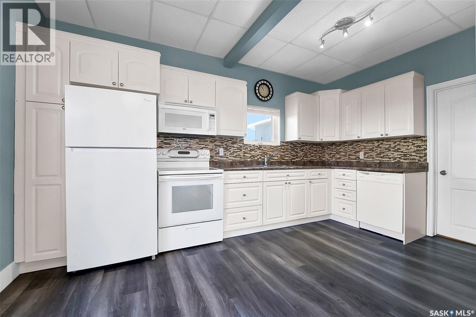 207 5th Avenue E Property Photo 8