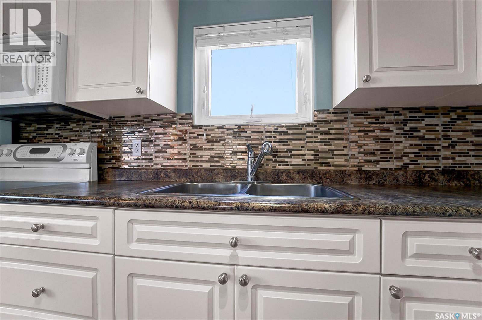 207 5th Avenue E Property Photo 10