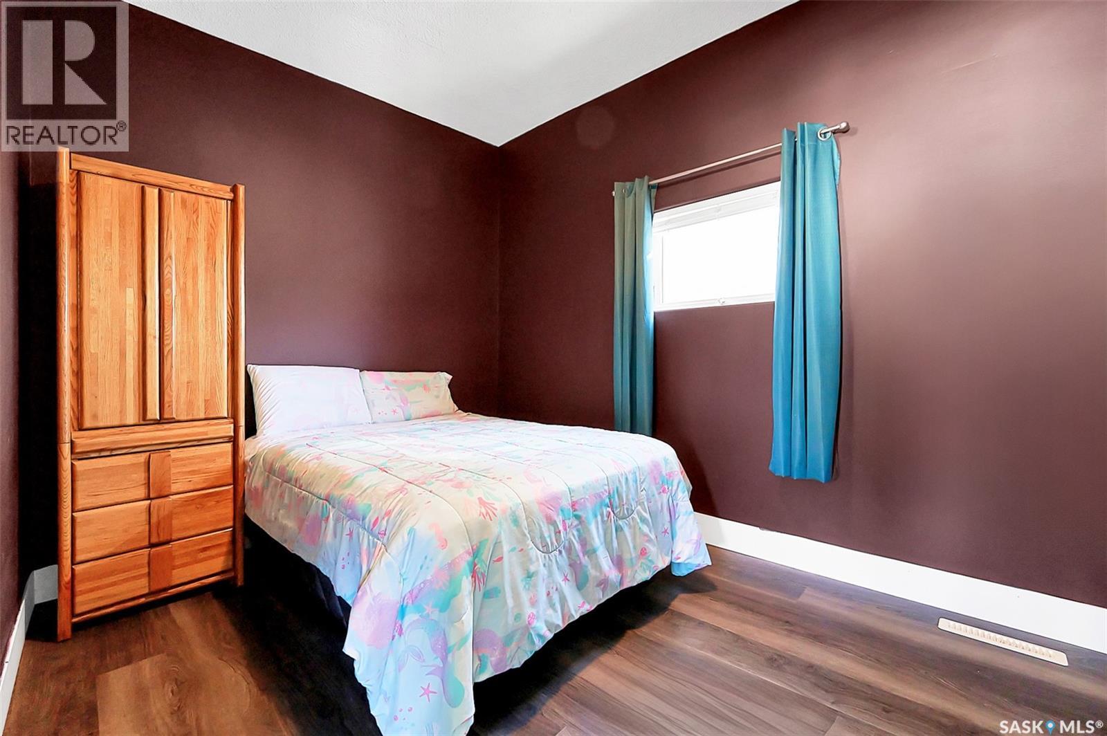 207 5th Avenue E Property Photo 15