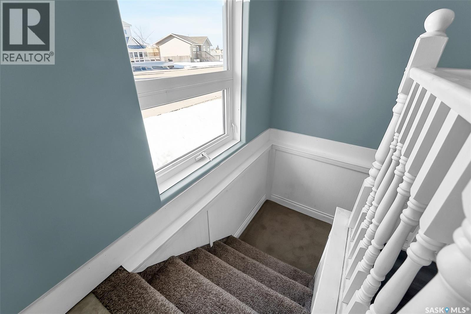 207 5th Avenue E Property Photo 18