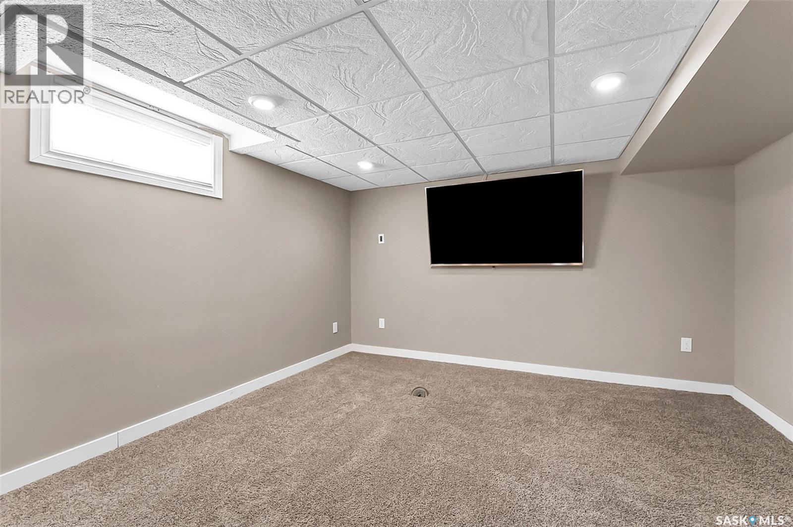 207 5th Avenue E Property Photo 26