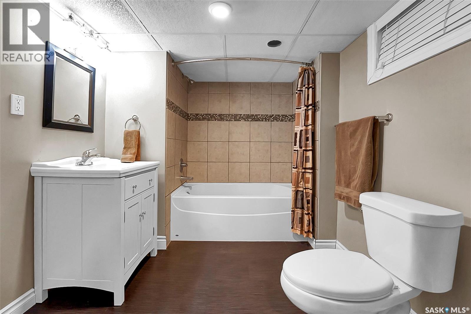 207 5th Avenue E Property Photo 28
