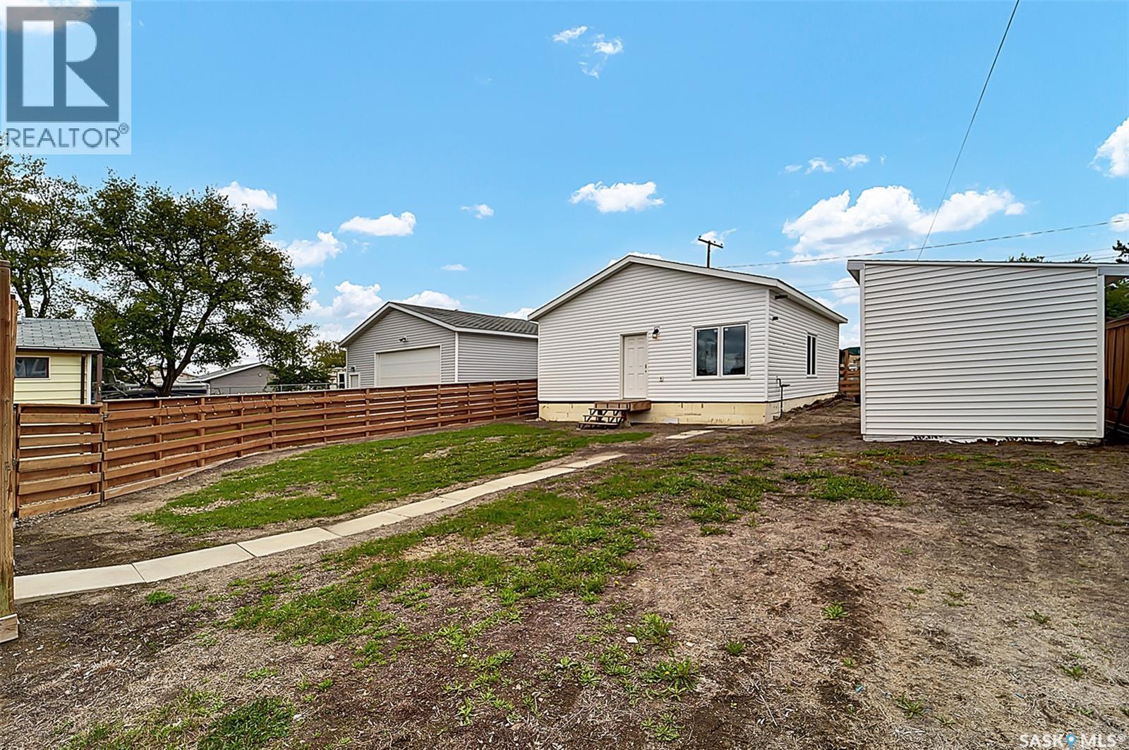207 5th Avenue E Property Photo 33