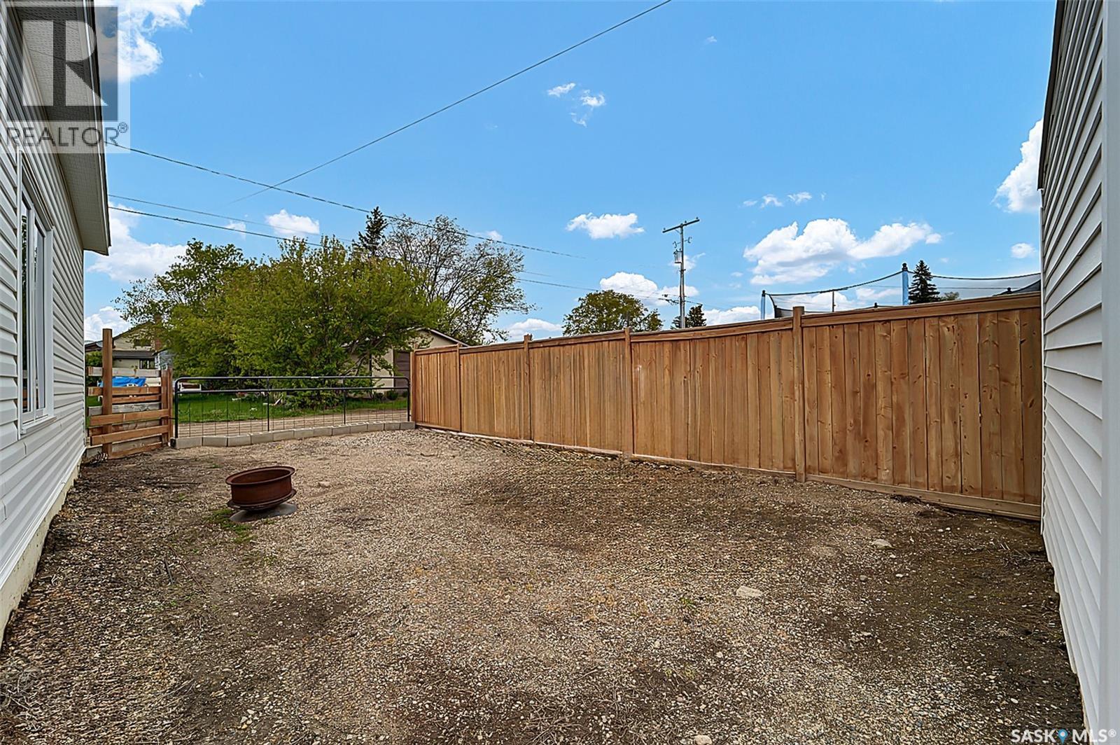 207 5th Avenue E Property Photo 34