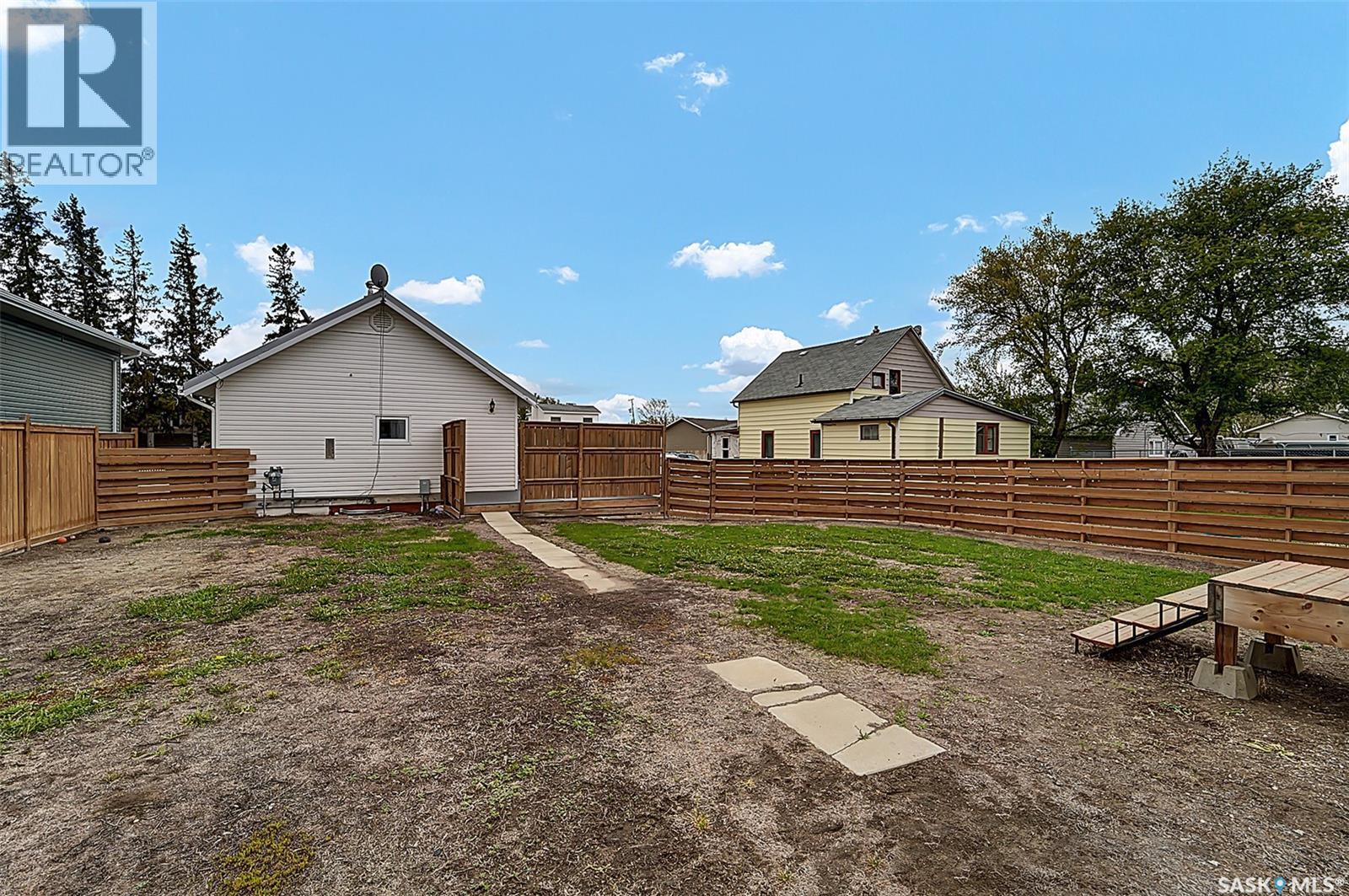 207 5th Avenue E Property Photo 35
