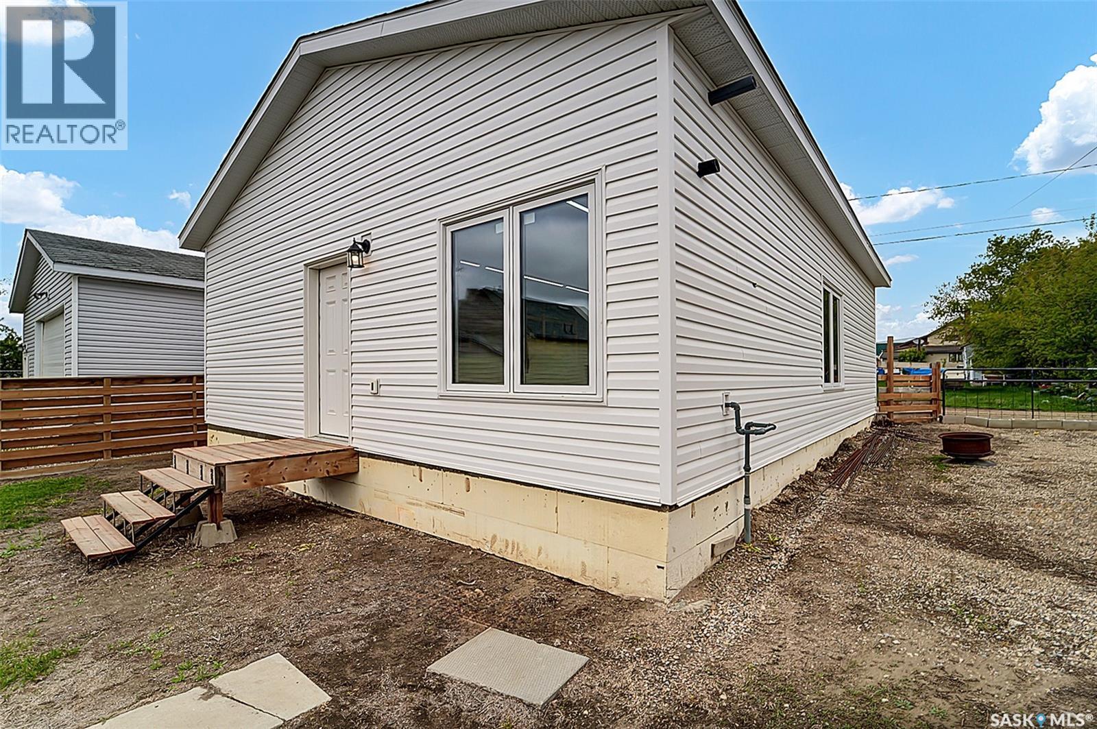 207 5th Avenue E Property Photo 36