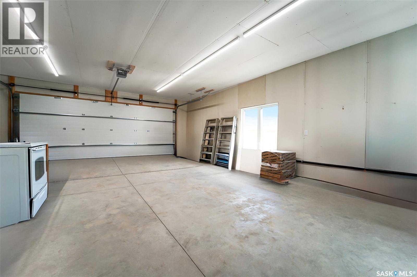 207 5th Avenue E Property Photo 37