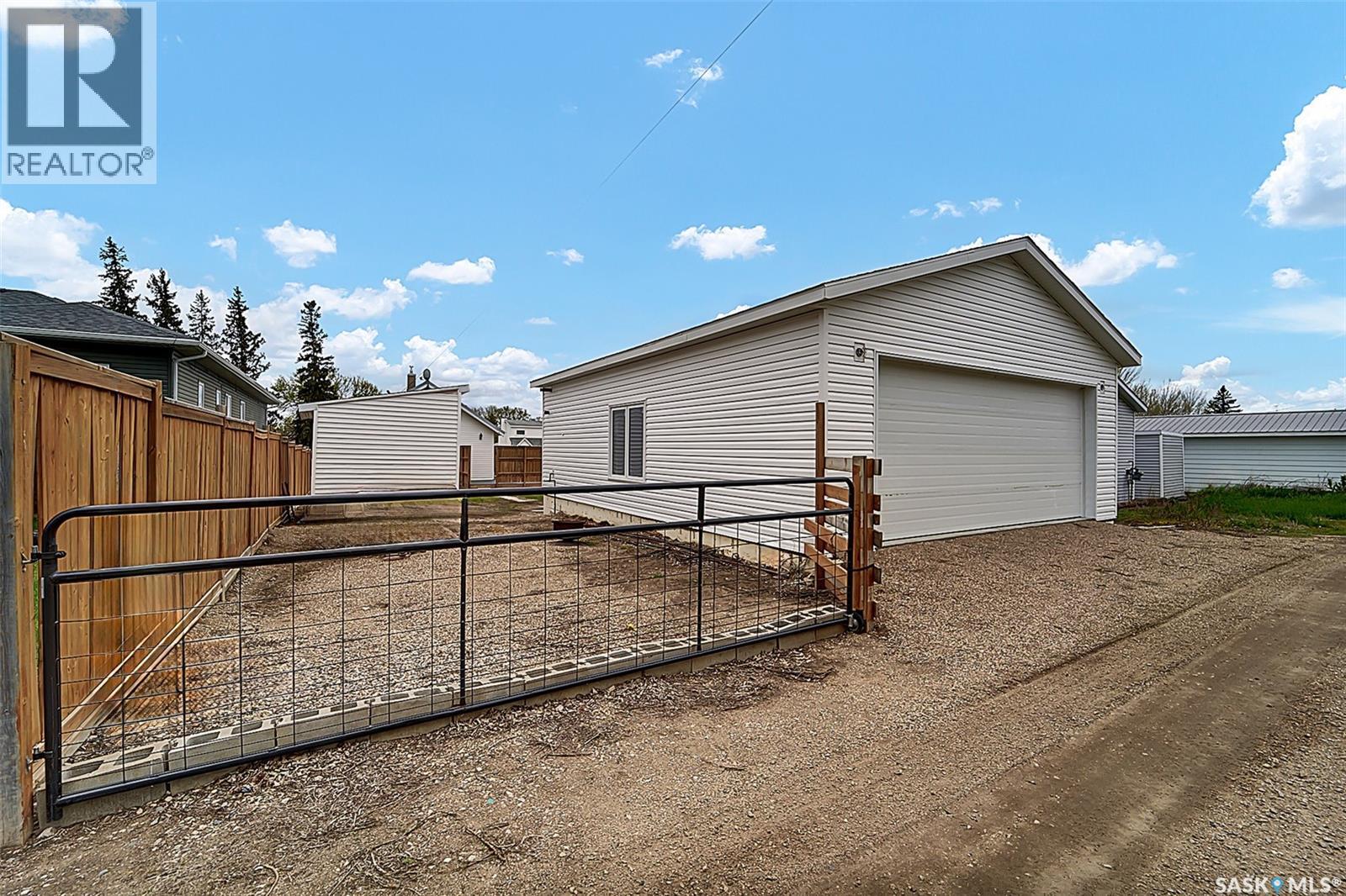 207 5th Avenue E Property Photo 43