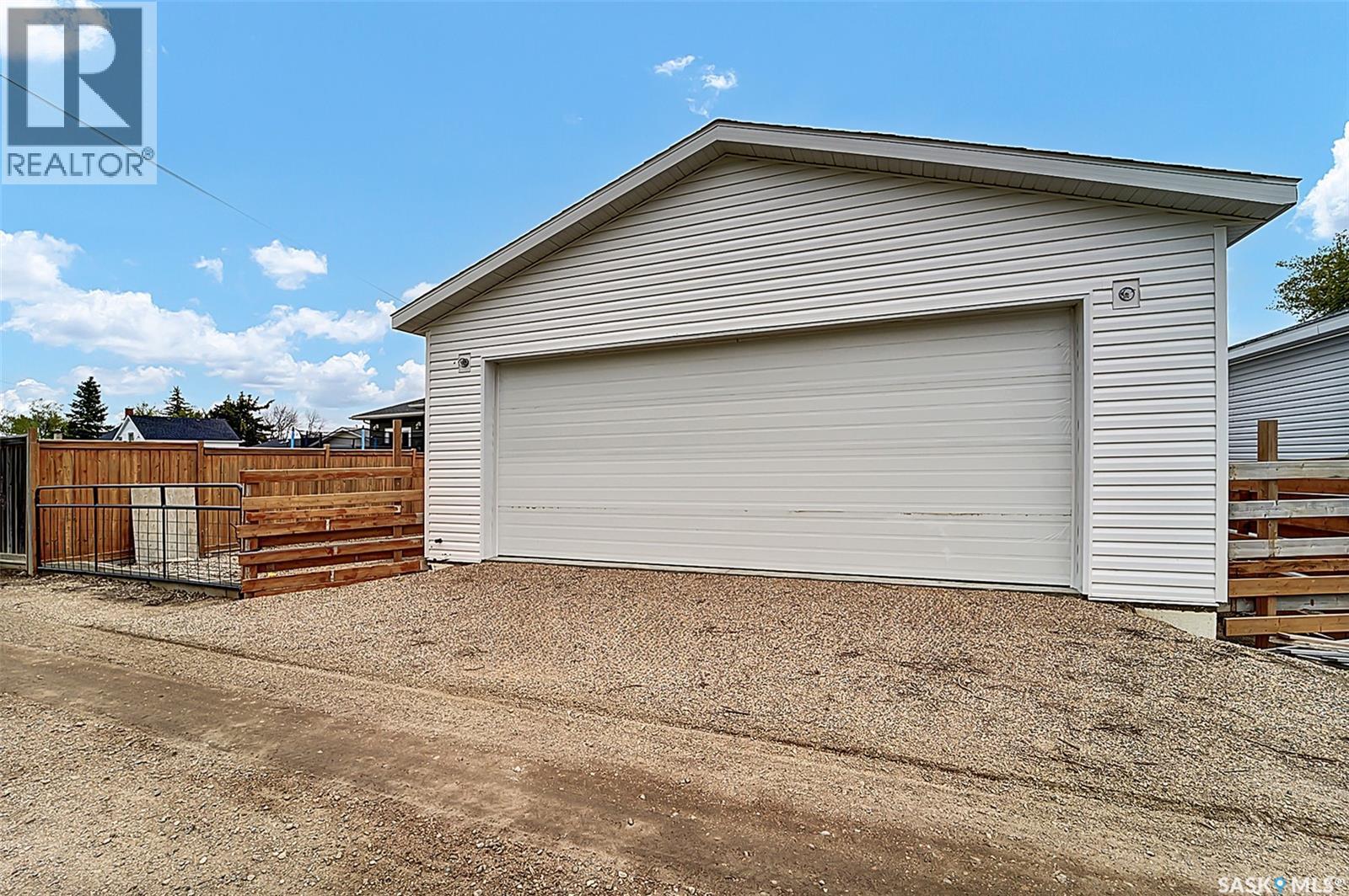 207 5th Avenue E Property Photo 44